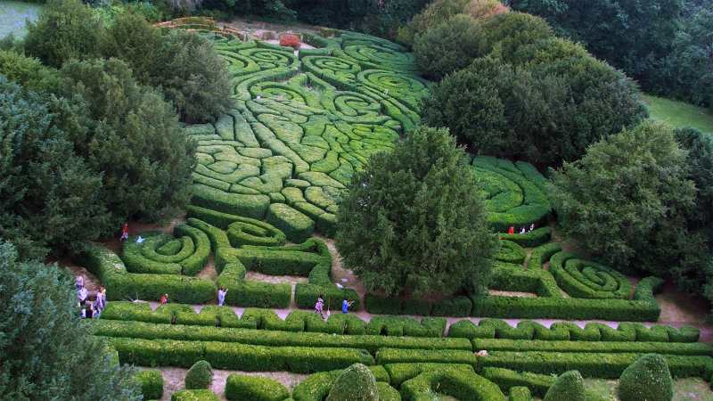 Illustration for article titled 23 Amazing Labyrinths To Get Lost In